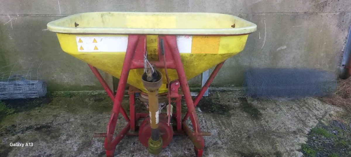 Fertilizer spreader - Image 2