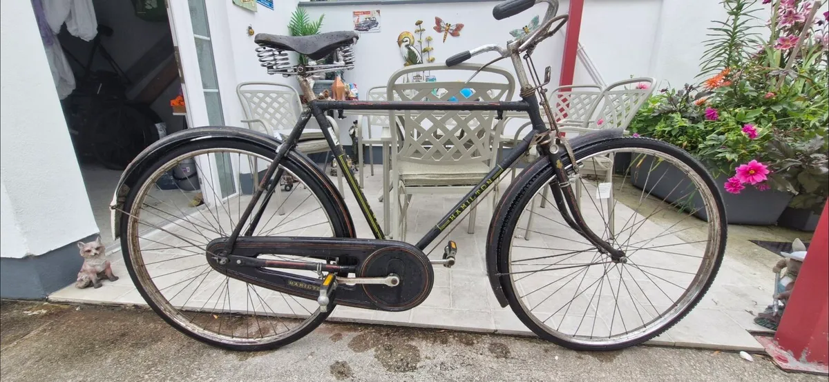 Old Raleigh bikes. - Image 2