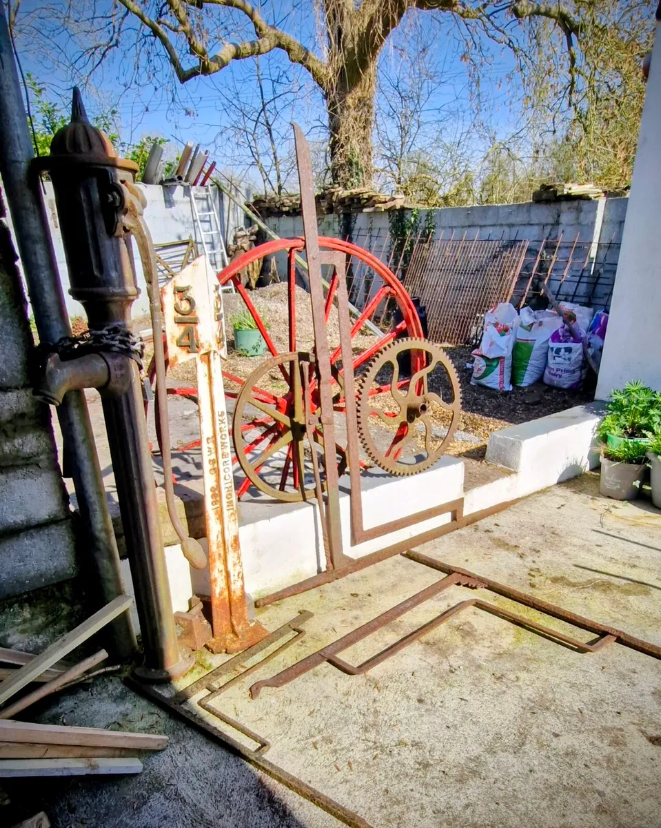 Old Raleigh bikes. - Image 3