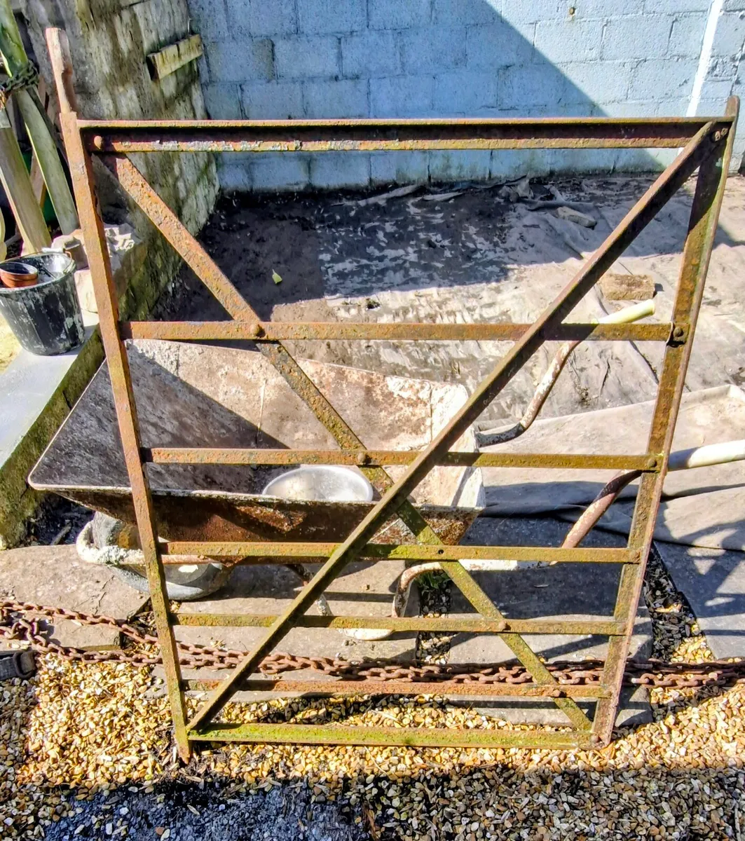 Old Raleigh bikes. - Image 4