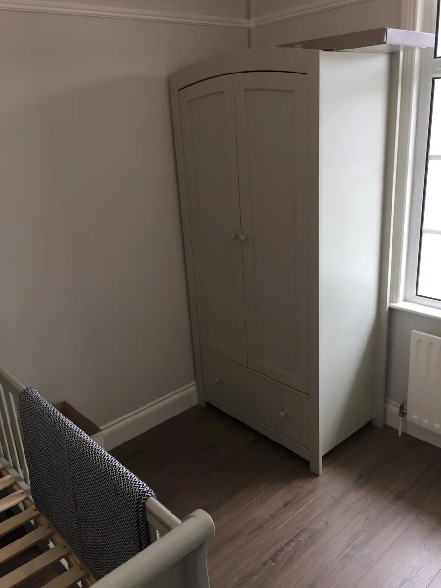 Cotbed, wardrobe, chest of drawers / baby changer - Image 2