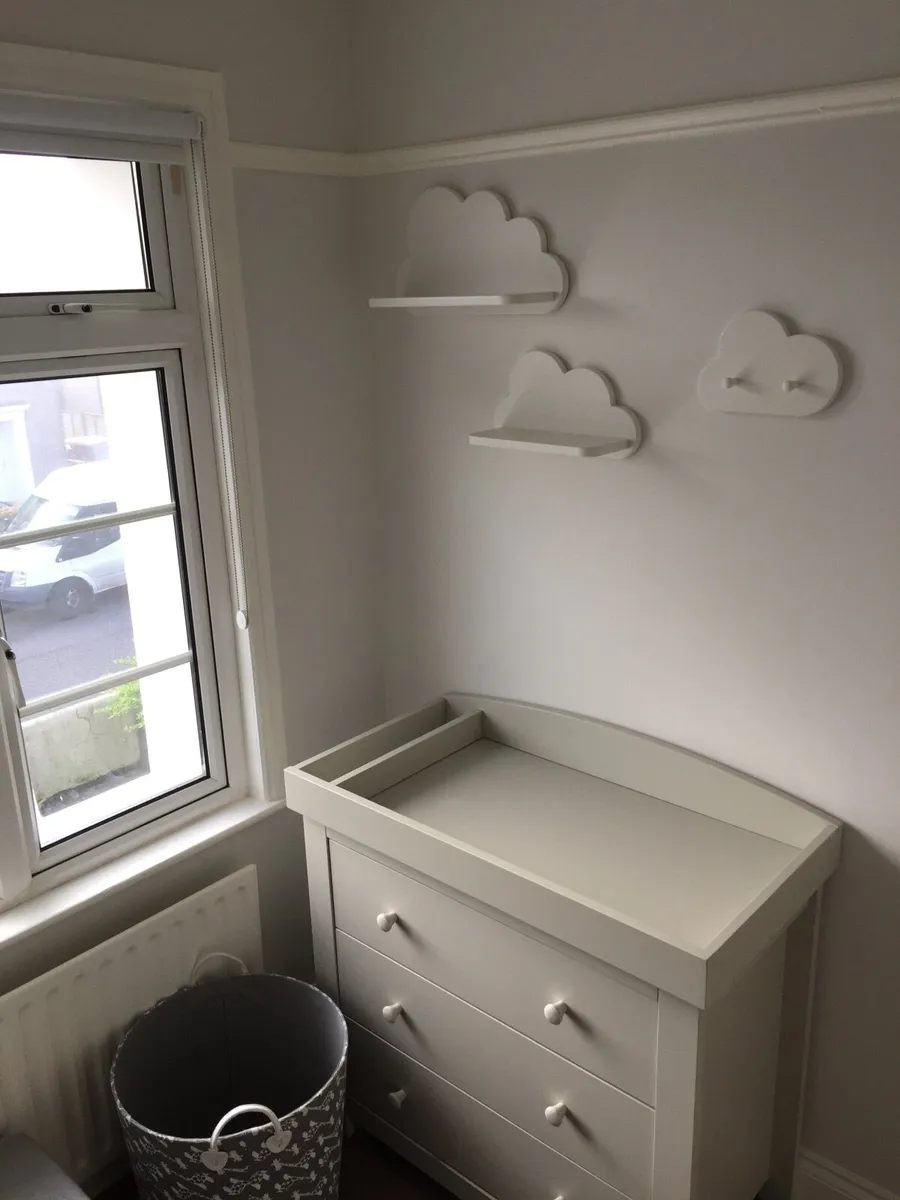 Cotbed, chest of drawers / baby  changer - Image 4