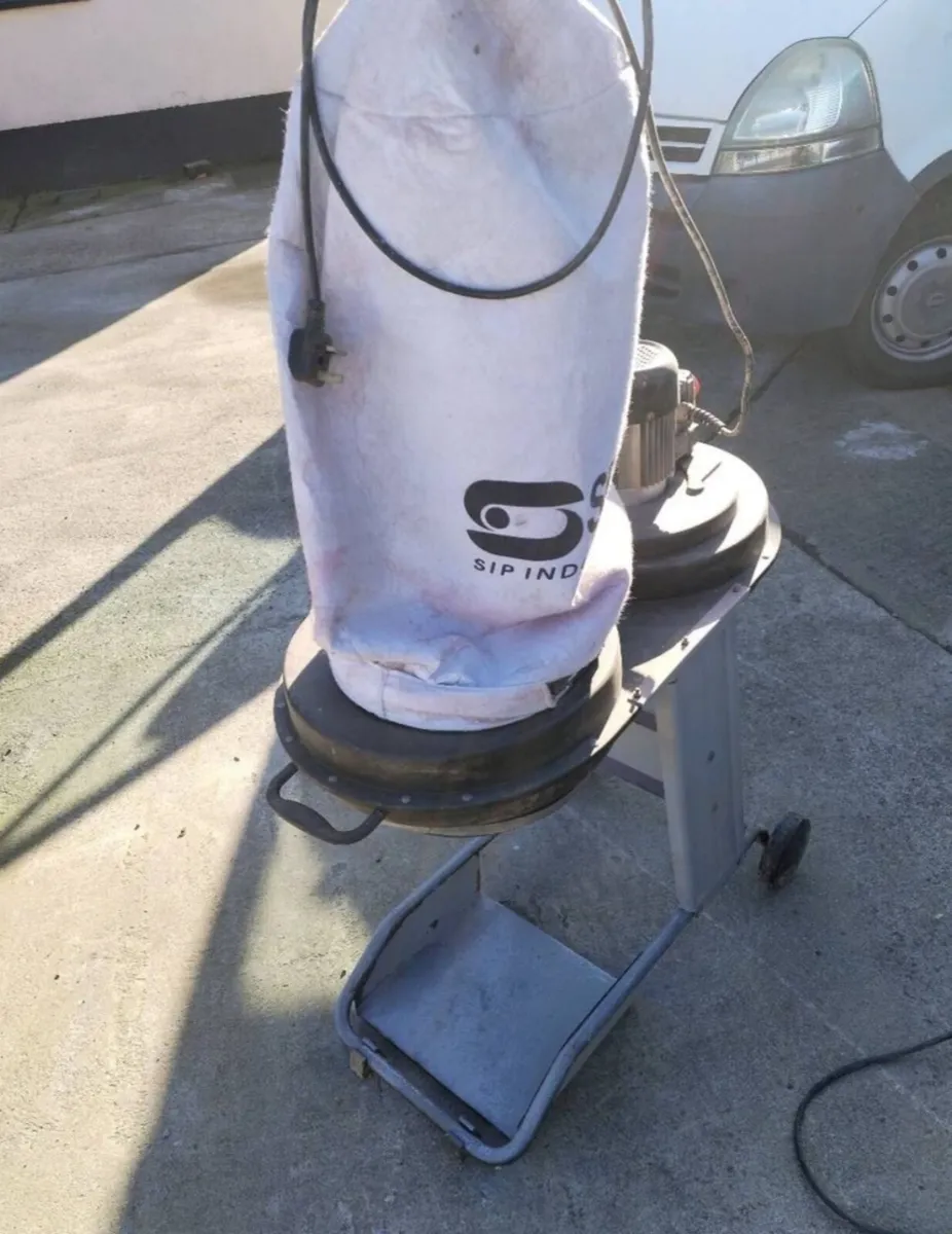 Dust extractor - Image 1