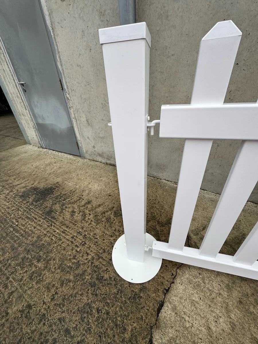 Picket Fencing - Brand New - Image 4