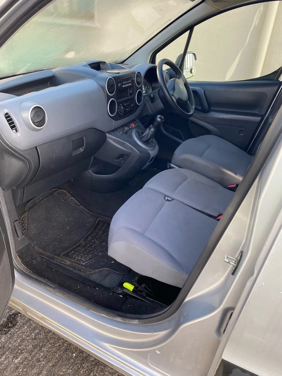 Peugeot van - Image 4