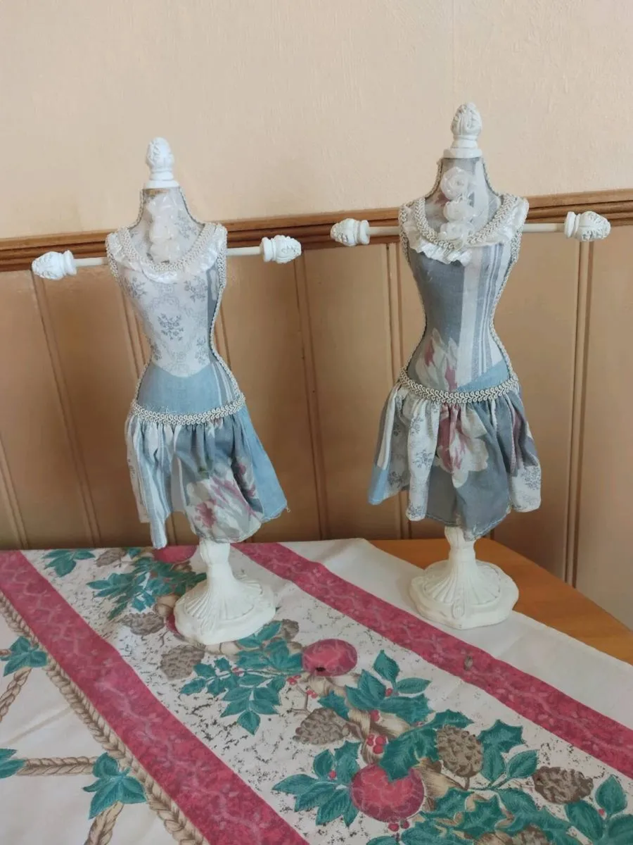 Dressing table mannequin jewellery holders - Image 1