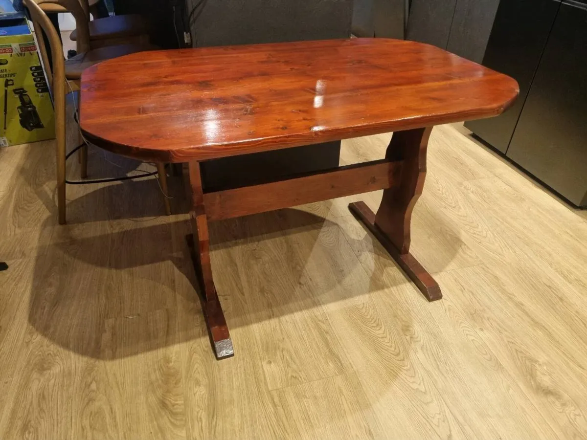 Dining table - Image 1