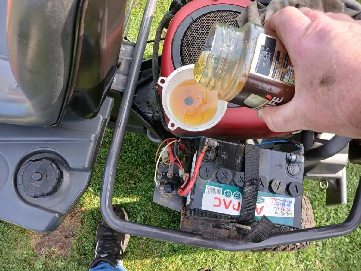 Jonsered Rider, hydrostatic Briggs engine - Image 4