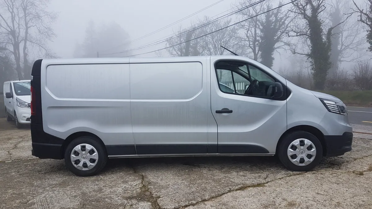 Renault Trafic 2023 130BUSINESS 75KM VAT INVOICE - Image 4