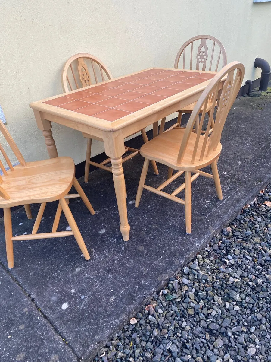 Kitchen table and chairs - Image 3