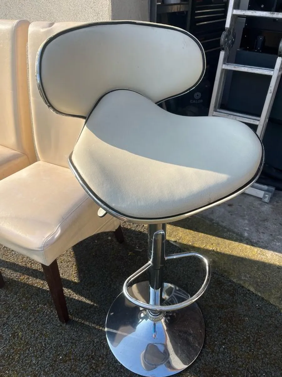 5 X dining chairs & 3 x stools - Image 2