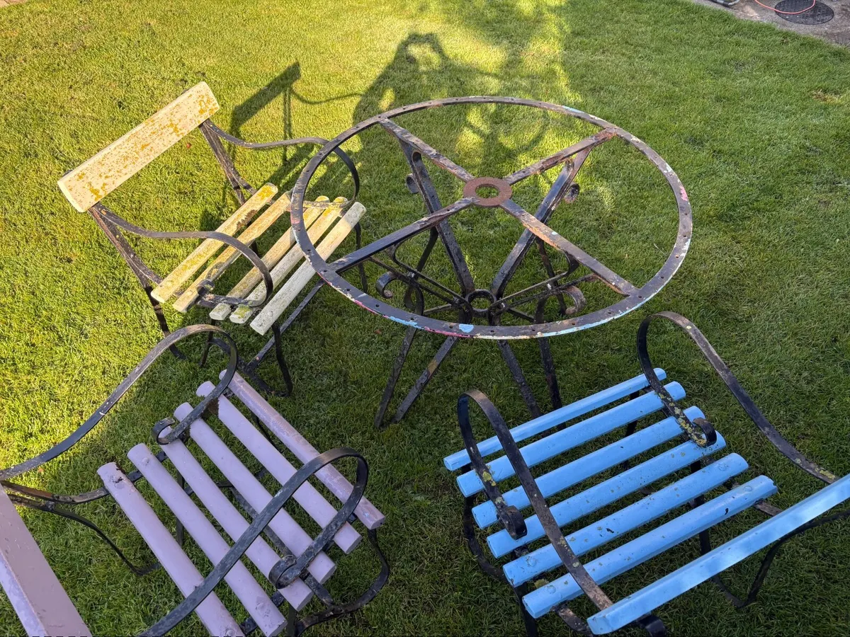 Garden furniture - Image 1
