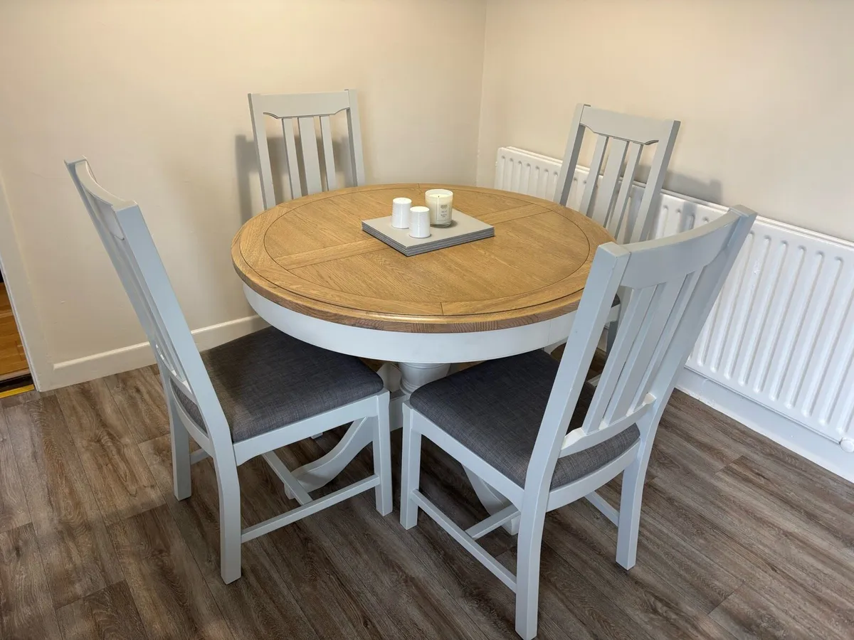 Kitchen table - Image 1