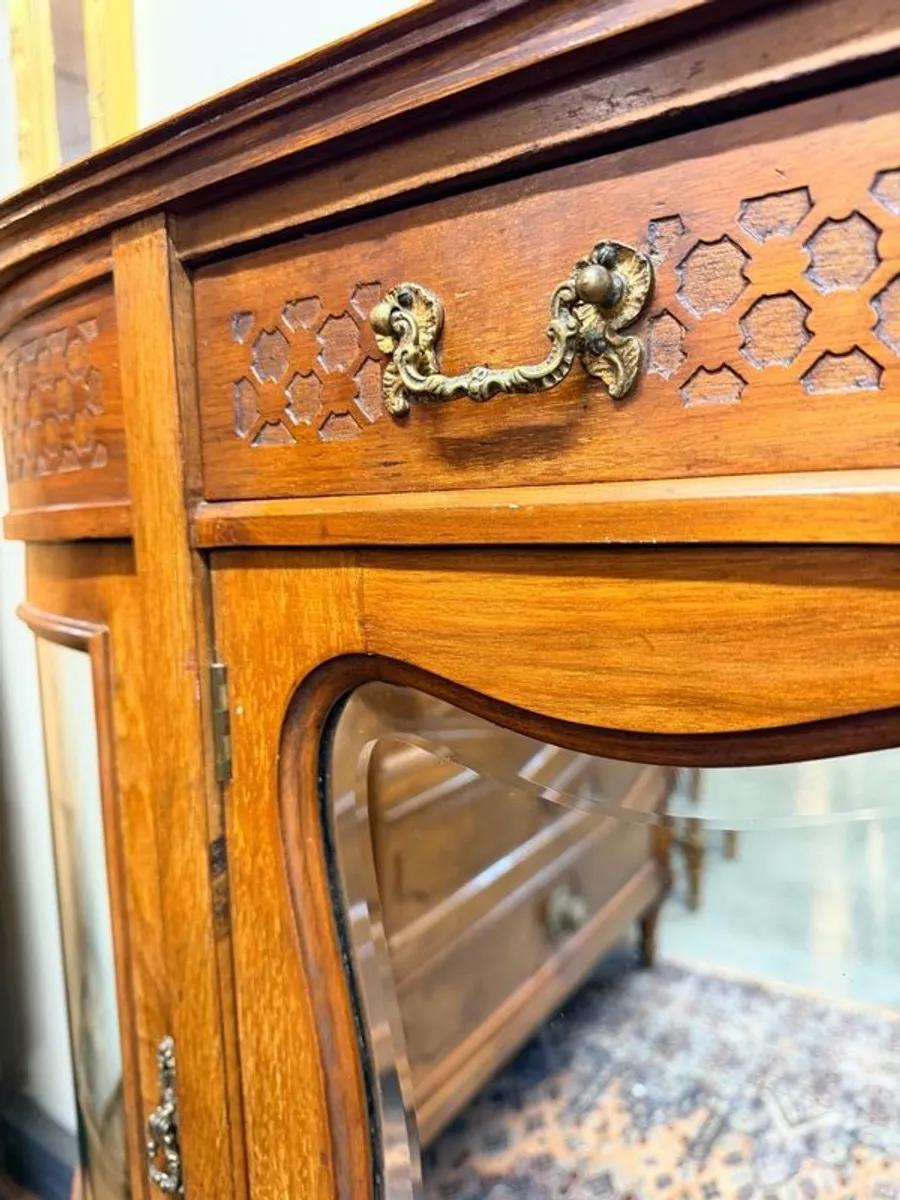 Early 20th Century Bow Front Walnut Display Cabinet with Beveled Glass Doors - Image 4