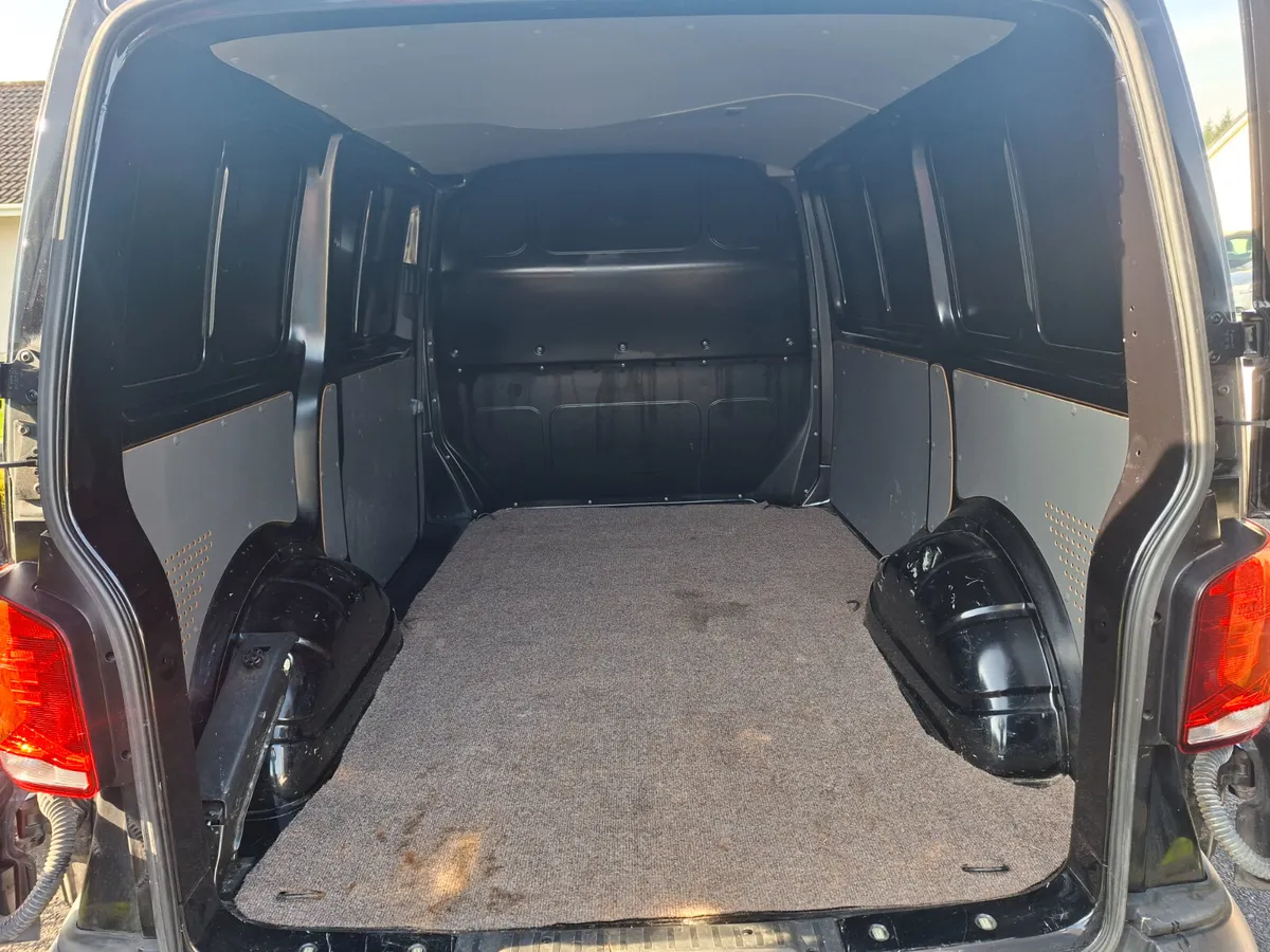 Volkswagen Transporter 2021 - Image 4
