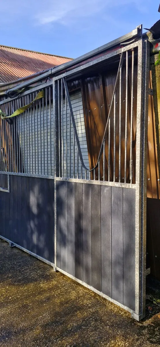 Stable front and doors - Image 4