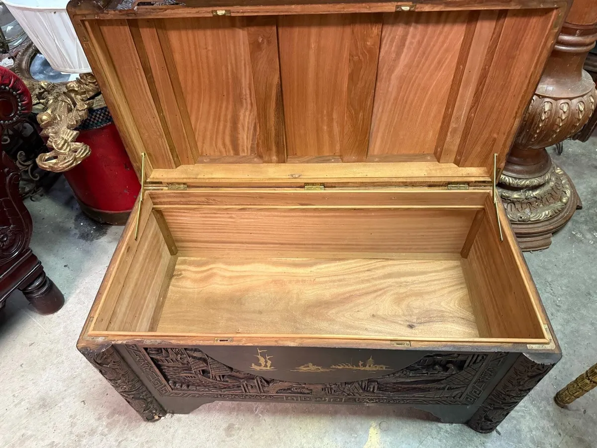 Finely carved camphor wood chest - Image 3