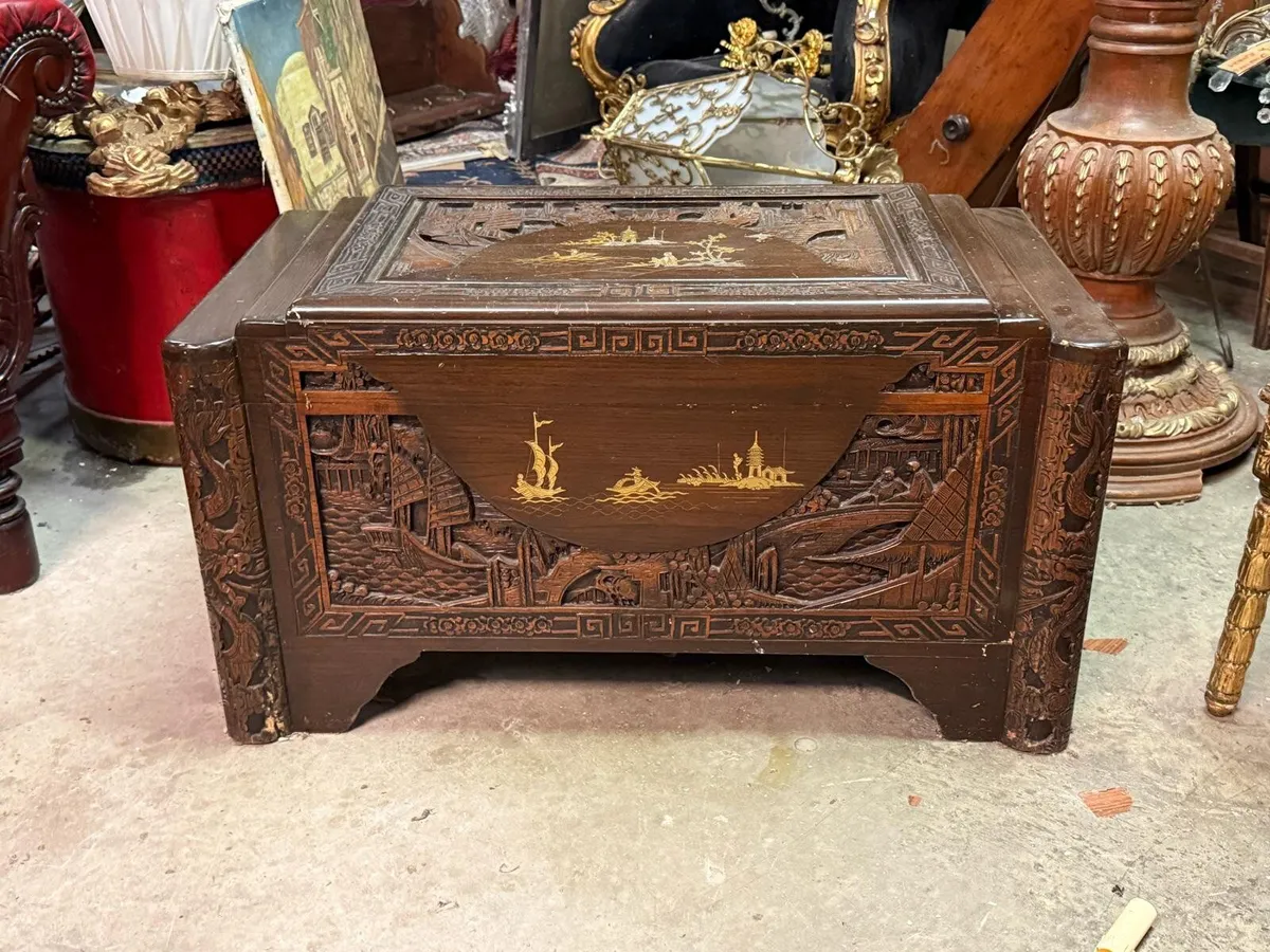 Finely carved camphor wood chest - Image 4