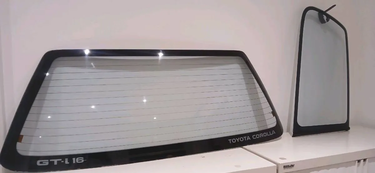 COROLLA GTI GLASS - Image 1