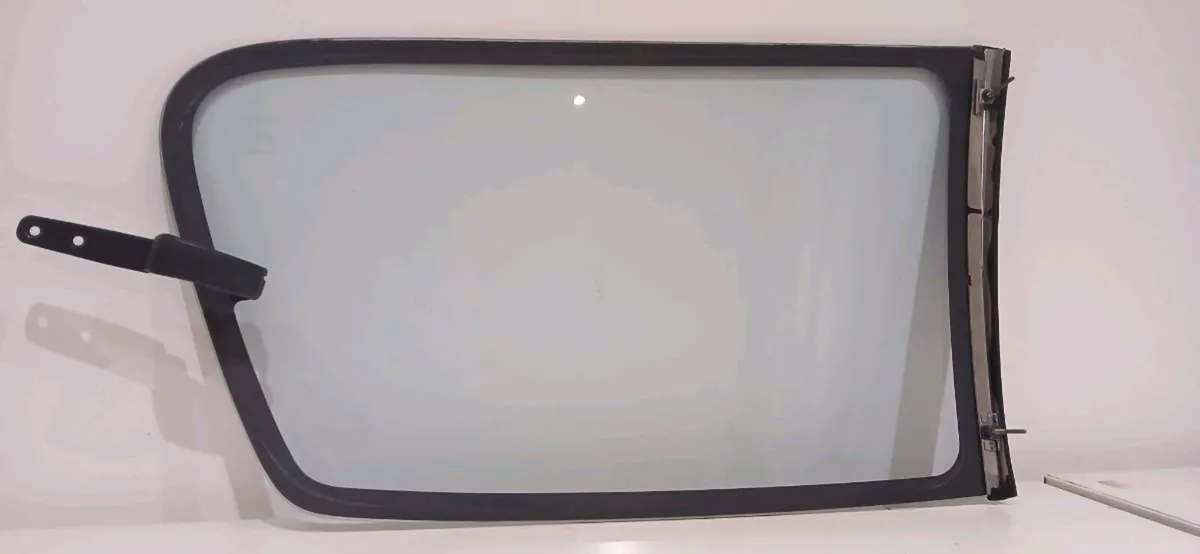 COROLLA GTI GLASS - Image 3