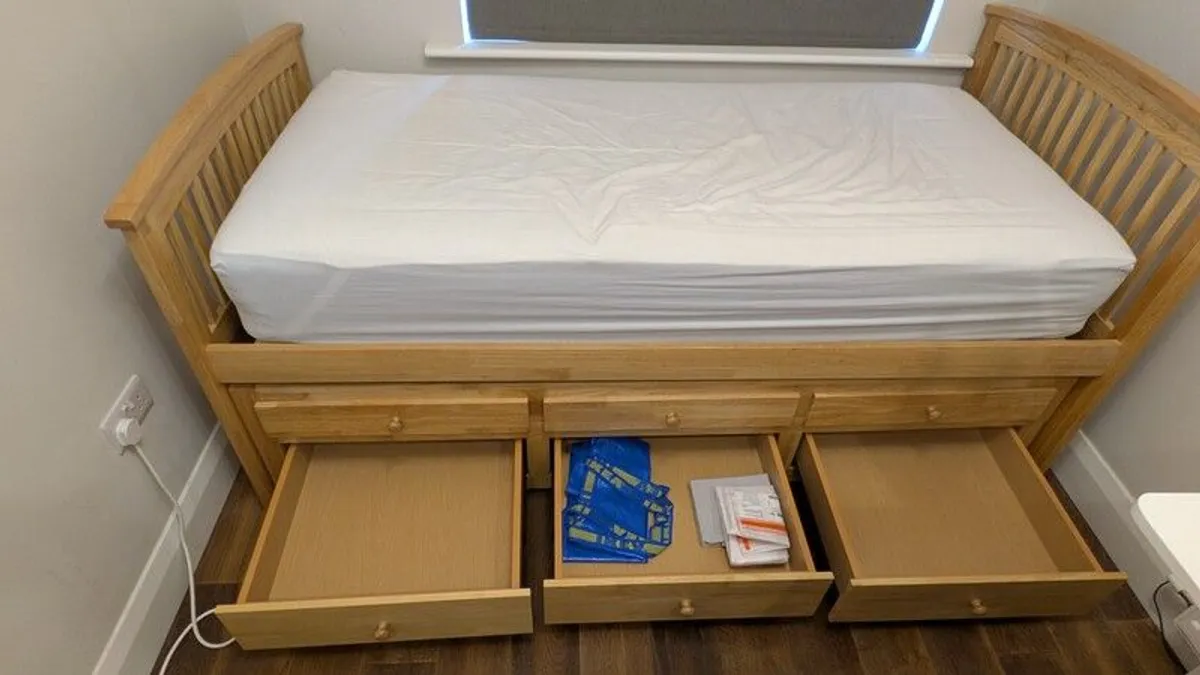 Double bed (single bed with pull out trundle bed) - Image 3