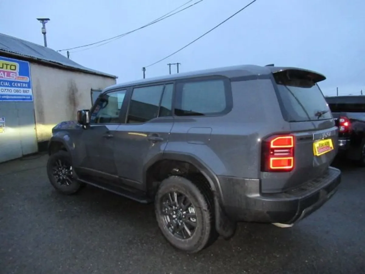 2.8D Commercial Panel Van 5dr Diesel Auto 4WD LWB - Image 2