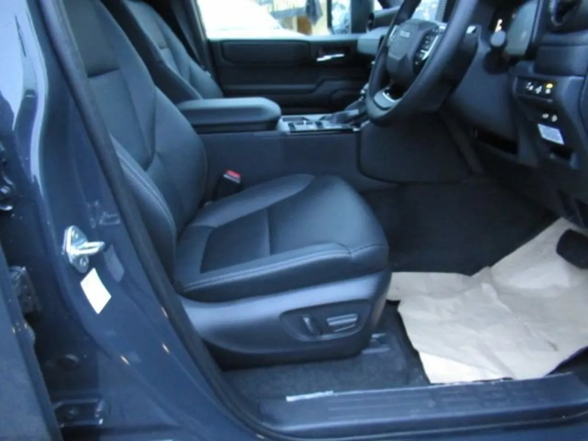 2.8D Commercial Panel Van 5dr Diesel Auto 4WD LWB - Image 3
