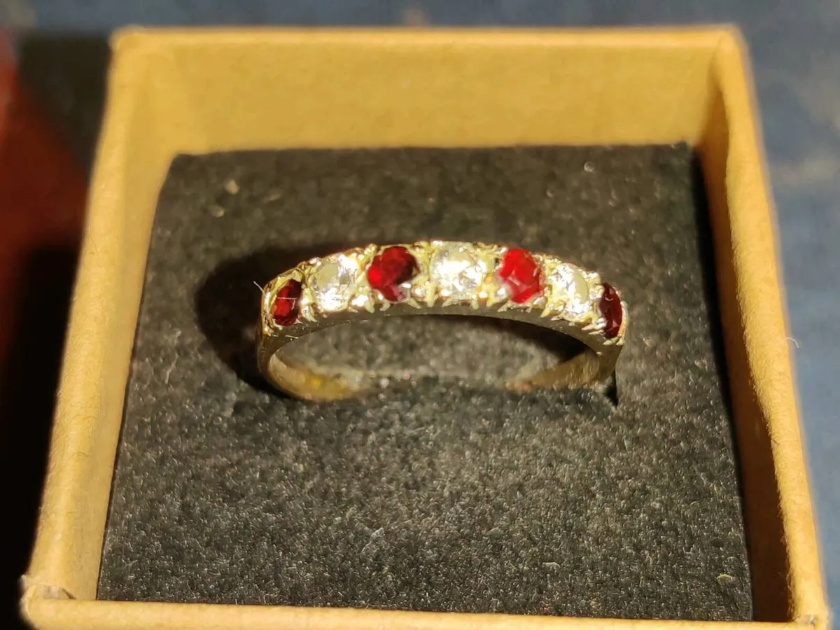 GARNET ETERNITY, 9CT Gold Vintage Dress Ring ! - Image 1