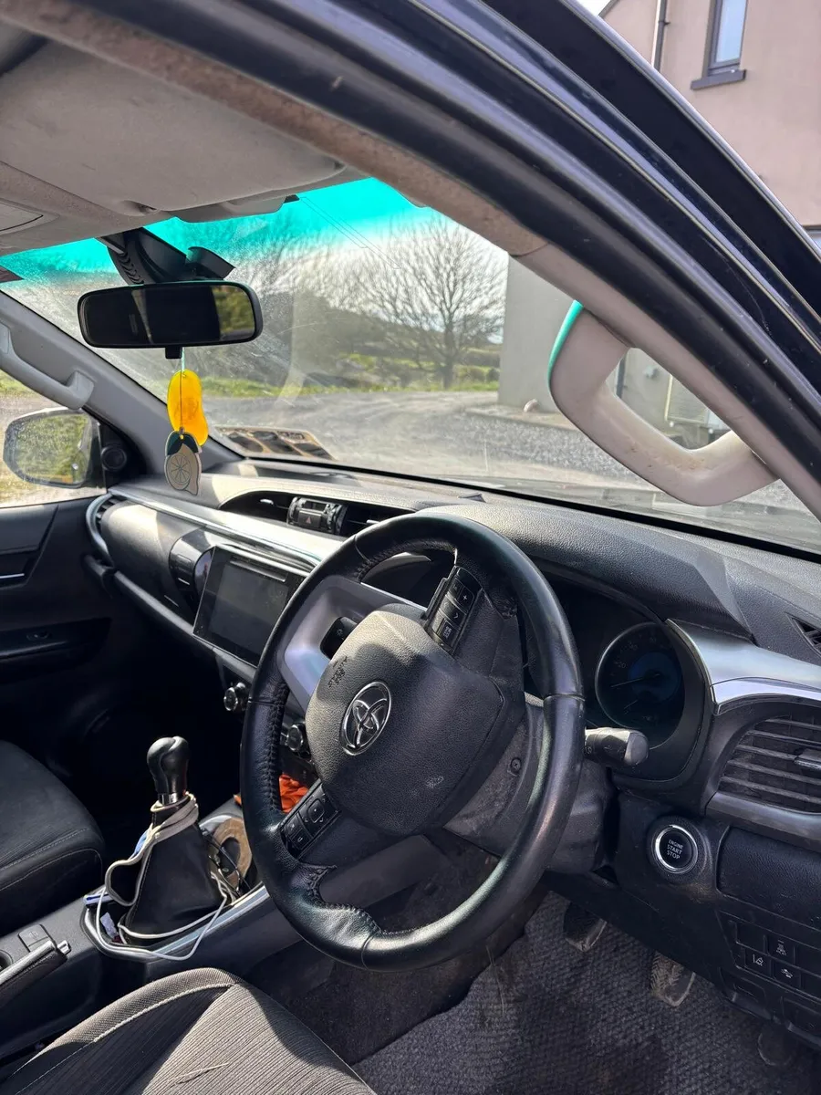 Toyota Hilux 2017 - Image 4