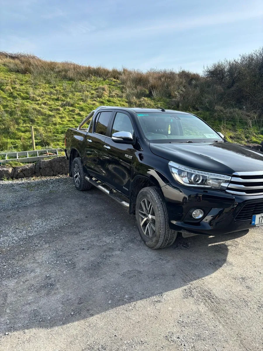 Toyota Hilux 2017 - Image 1