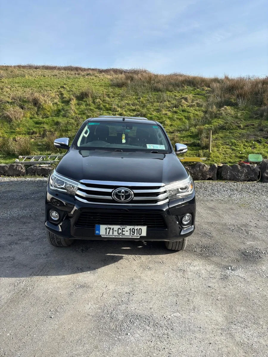Toyota Hilux 2017 - Image 2