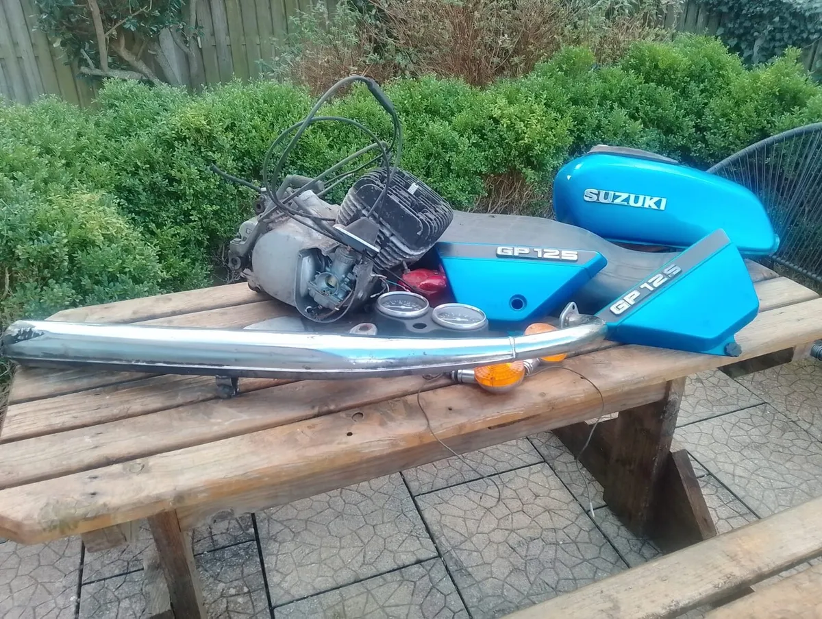Suzuki GP125 parts /joblot - Image 2