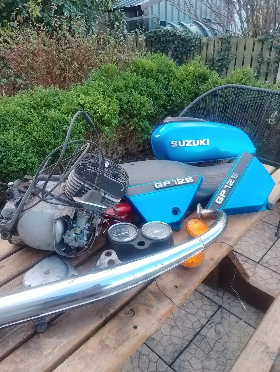 Suzuki GP125 parts /joblot - Image 1