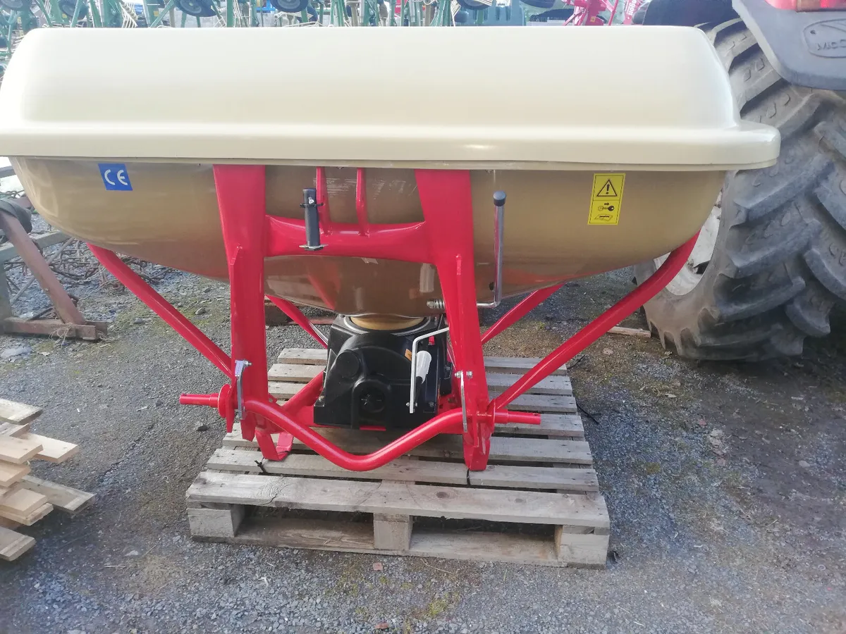 2 yr Waranty Galvanised Fertiliser Spreader - Image 3