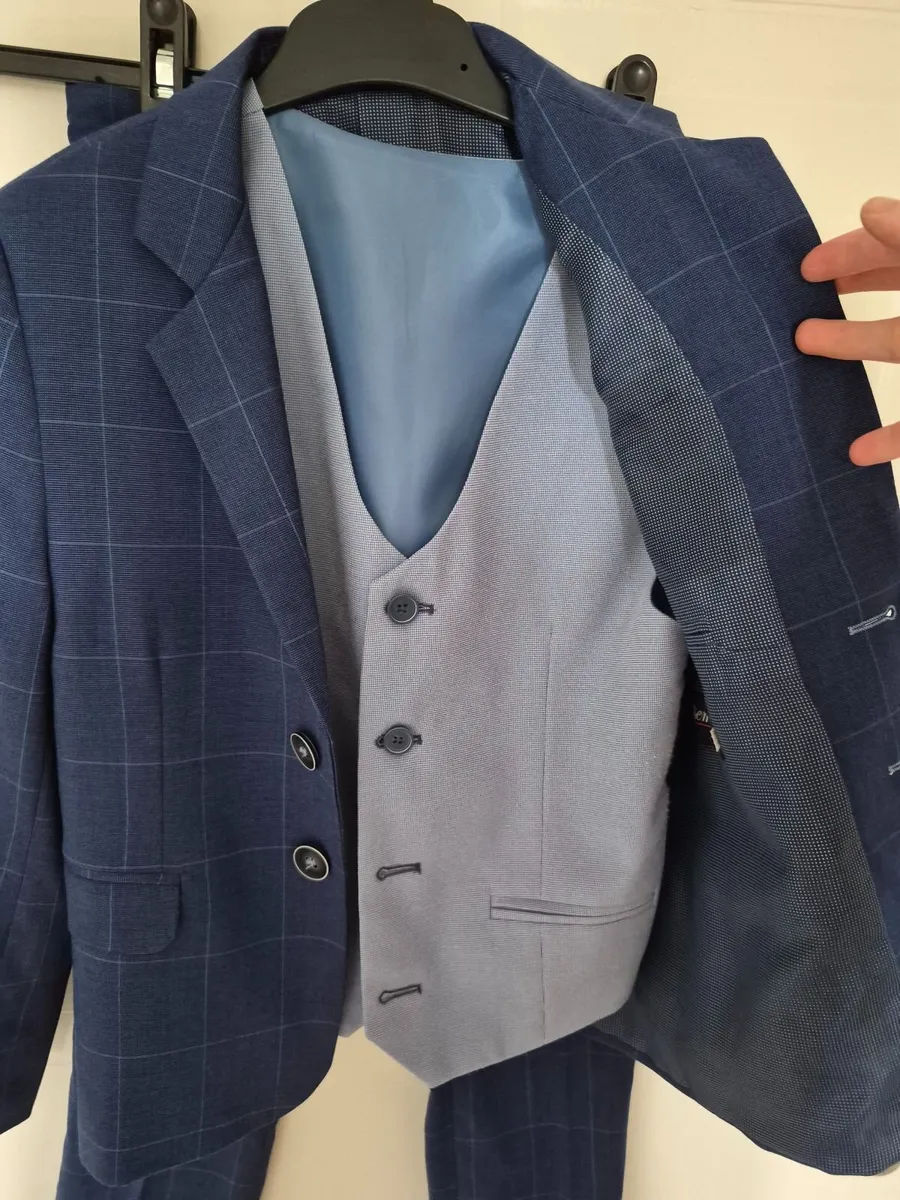 Boys suit - Image 3