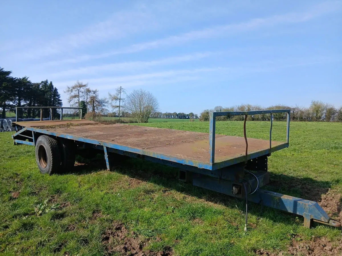 Bale trailer/lowloader - Image 1