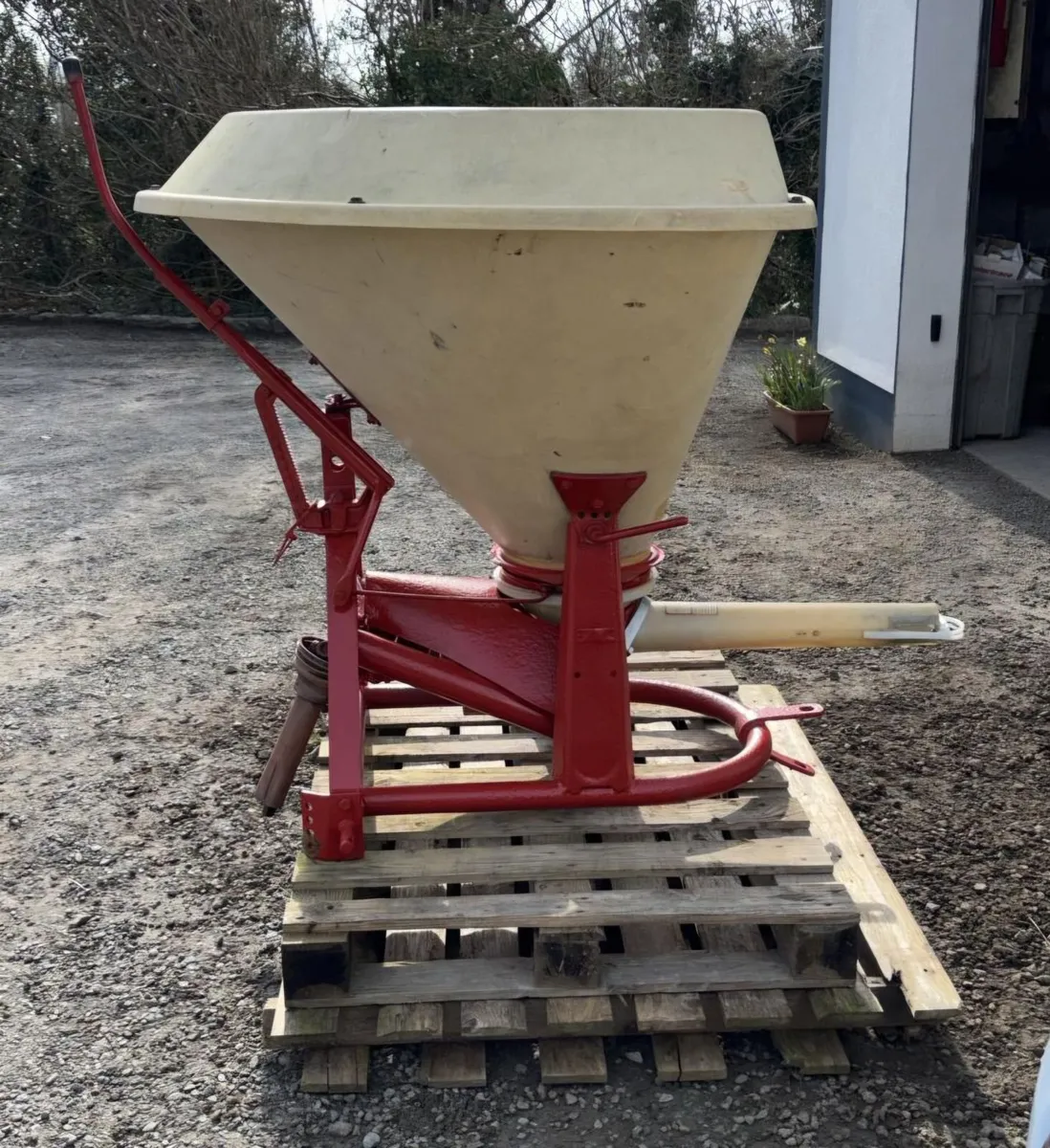 Vicon Fertilizer Spreader - Image 3