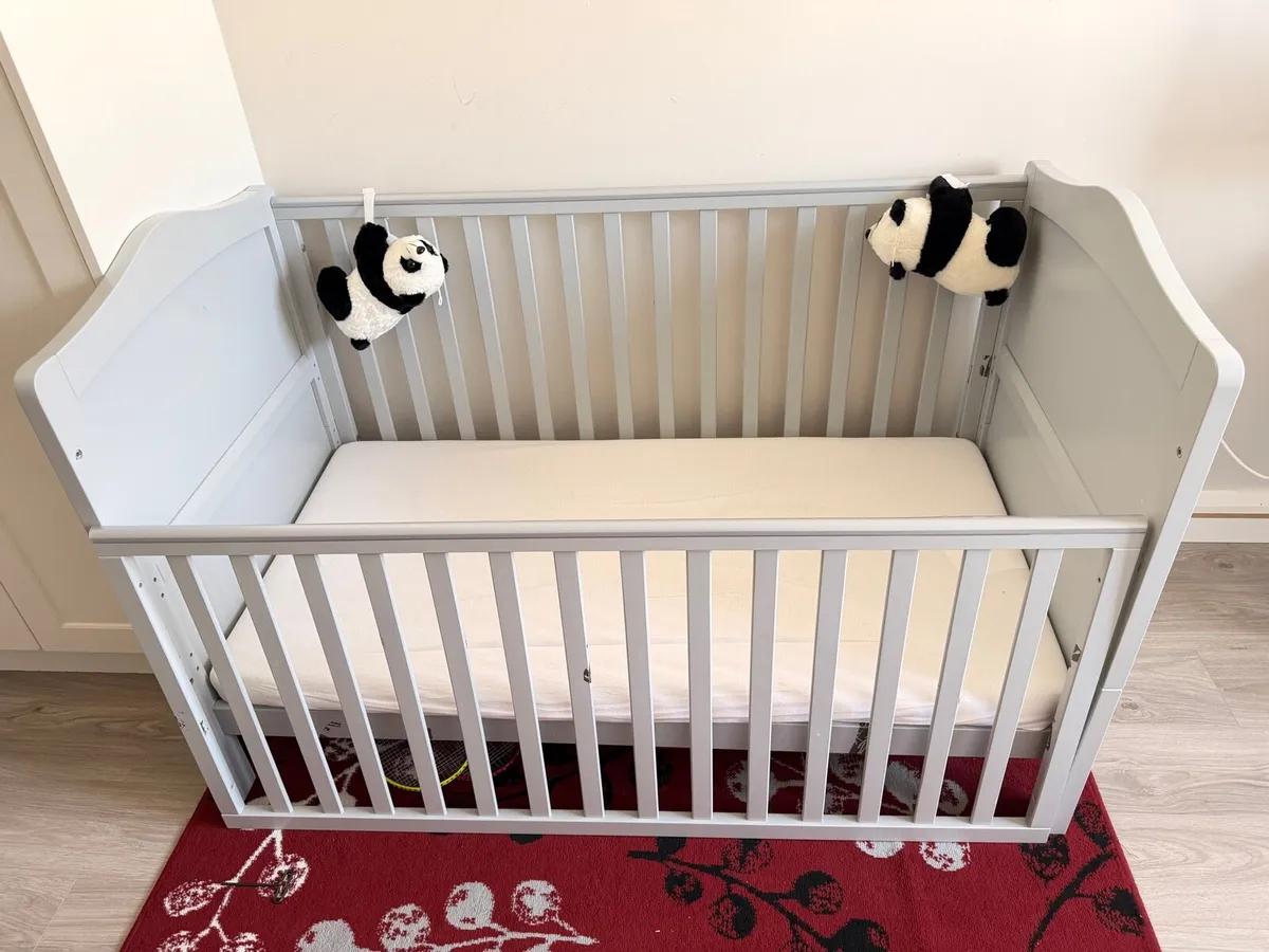 Baby cot free to go - Image 1
