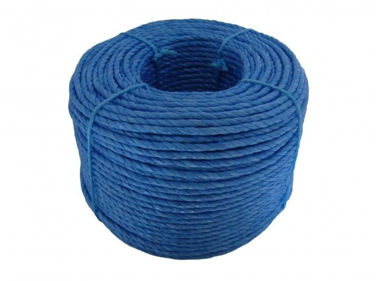 733 feet / 220 m of 10 mm polypropylene rope - Image 1