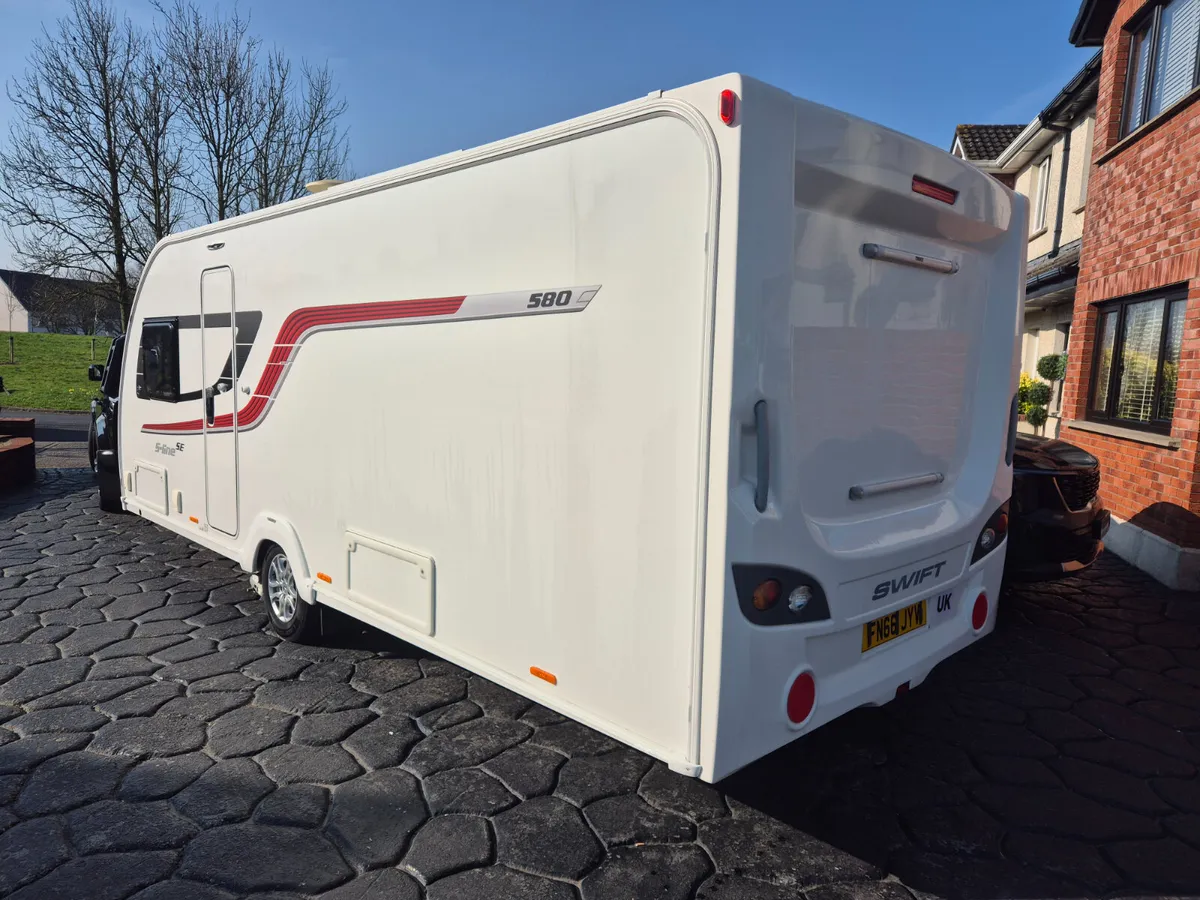2017 Island Bed Swift Challenger  SE 580 - Image 4