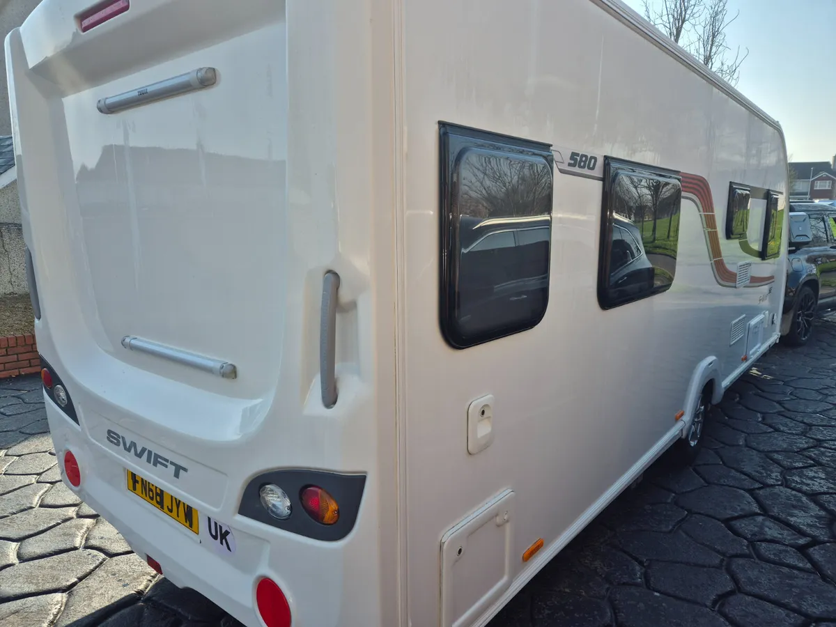2017 Island Bed Swift Challenger  SE 580 - Image 3