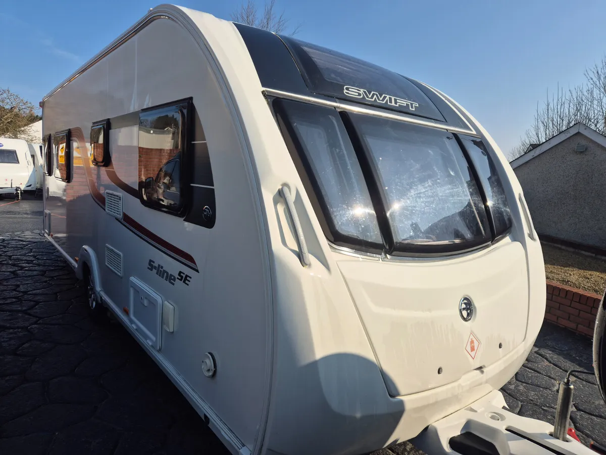 2017 Island Bed Swift Challenger  SE 580 - Image 2