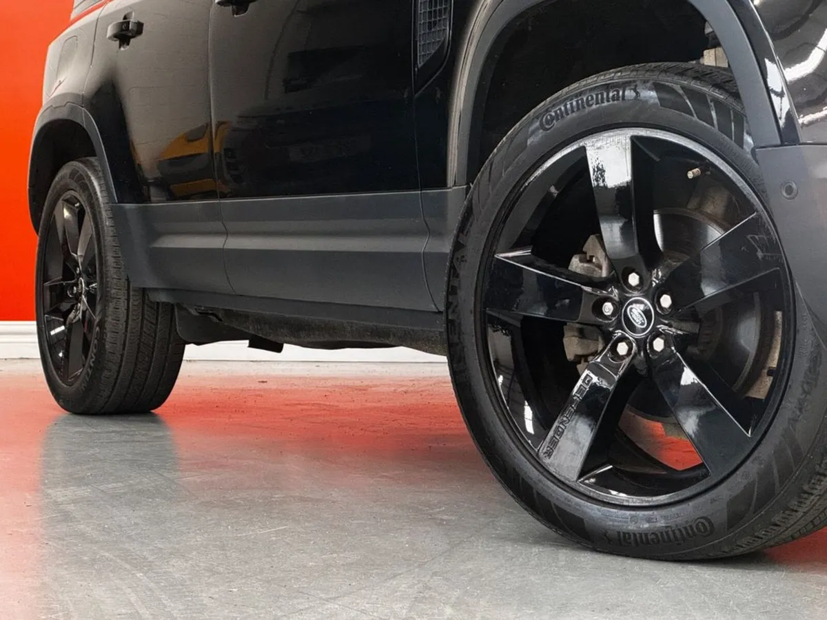 Land Rover Defender 110 3 seats, black Leather #42 - Image 4