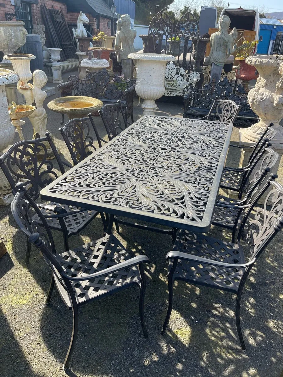 Stunning large garden table 8 chairs - Image 2