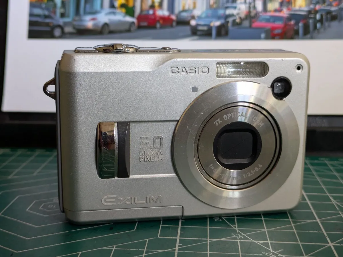 Casio Exilim 6MP CCD🌈 compact camera - Image 2