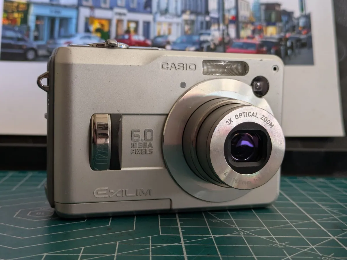 Casio Exilim 6MP CCD🌈 compact camera - Image 1