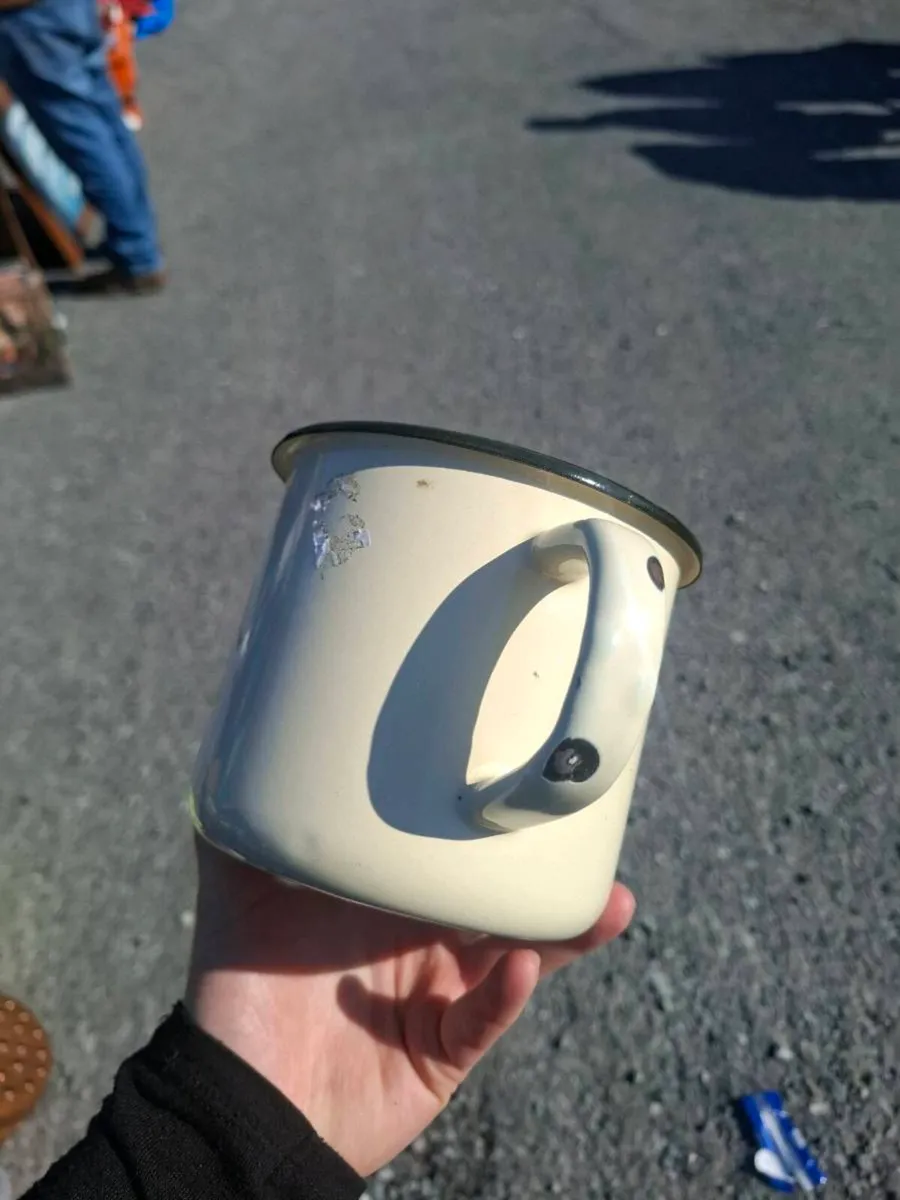 Enamel mesuring cup possible to post - Image 2