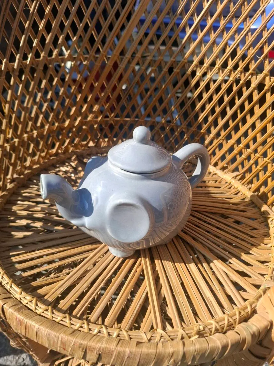 Elephant tea pot - Image 1