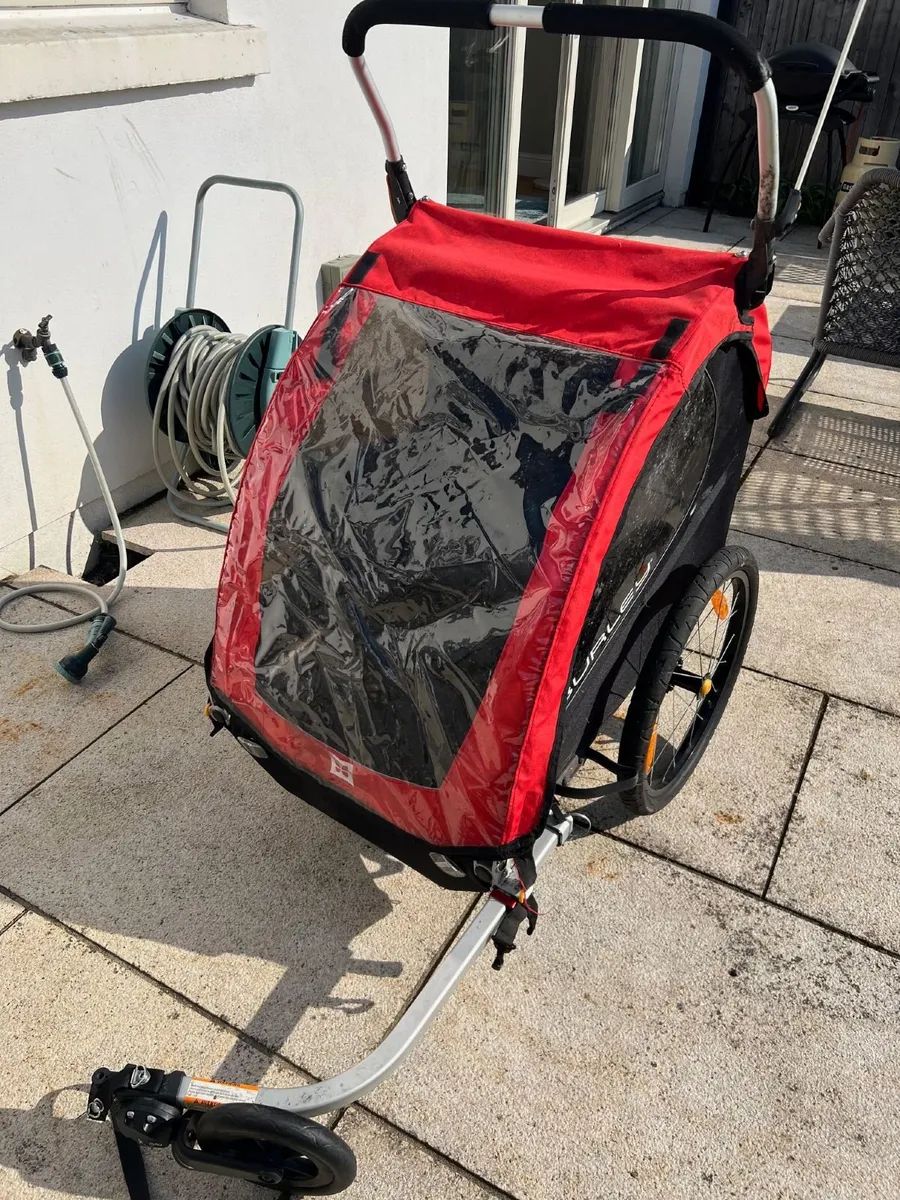 Children's bike trailer - Image 1