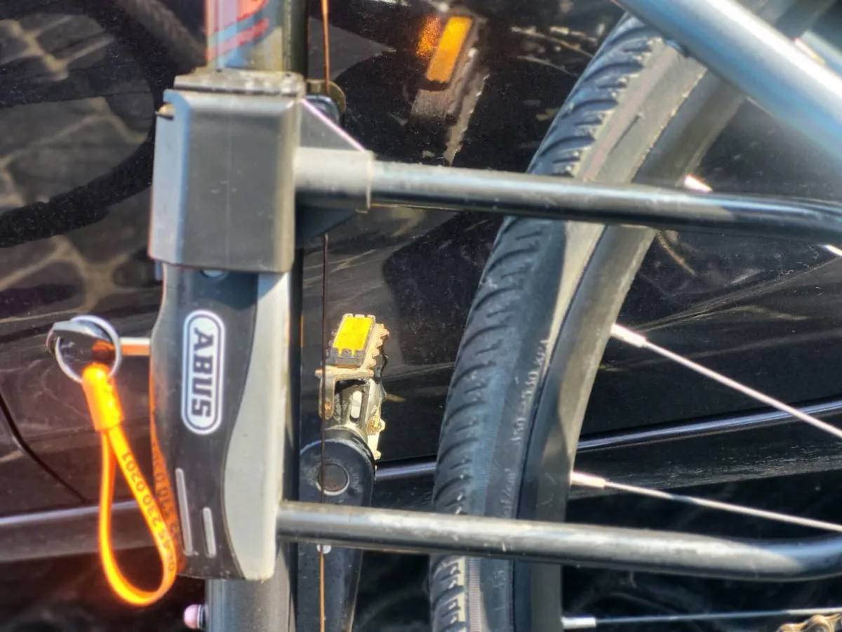 SCOTT CROSS HYBRID OIL BRAKES AND U LOCK..NO OFFER - Image 3